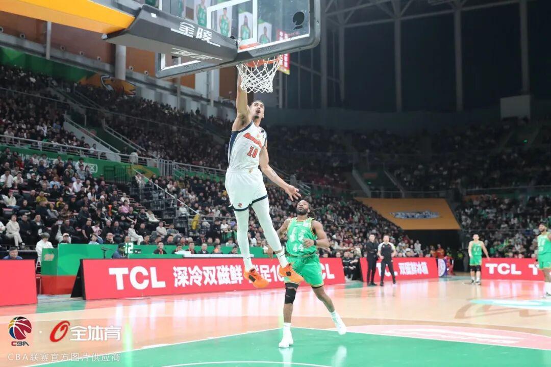 必赢APP-半场狂轰64分掌控比赛，广东客场大胜辽宁